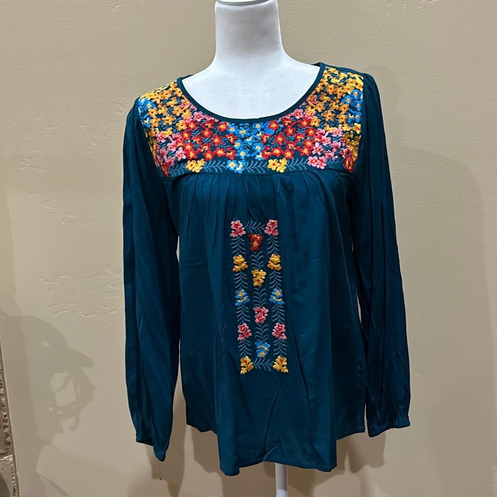 Cute teal top